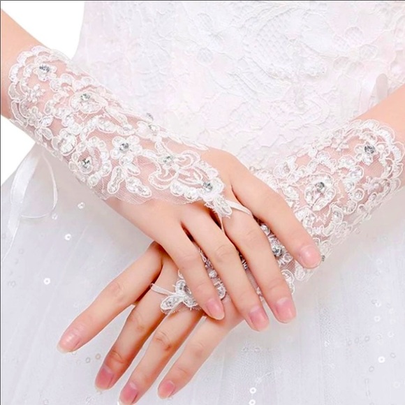 Lace Rhinestone Bridal Hand Accessories - Picture 3 of 16